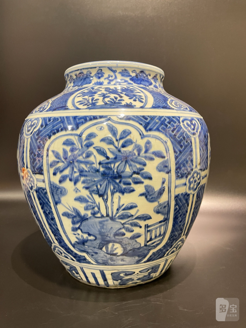明万历 青花锦地开光花鸟纹大罐 - 图2